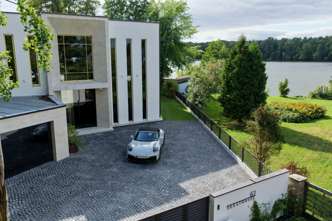 The house Seestraße 61 on the Großer Zug lake